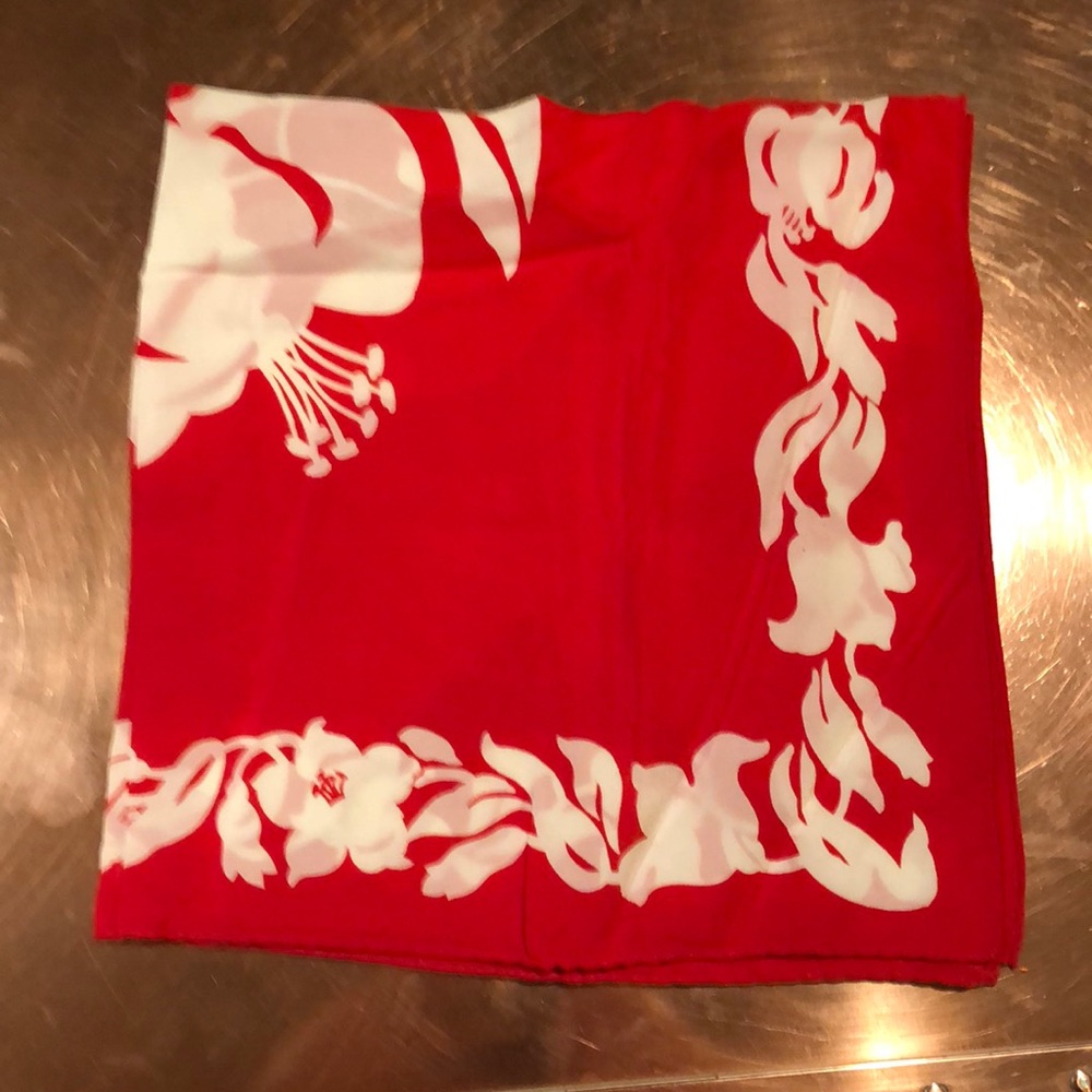 Ellen Tracy scarf